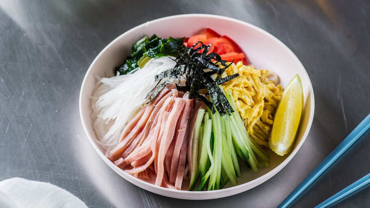 Chilled ramen (hiyashi chuka)