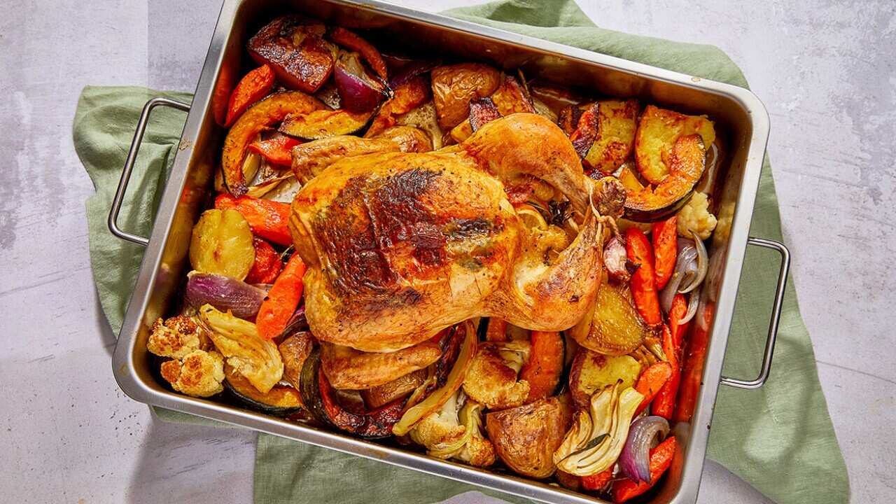 Roast chicken in a pan 