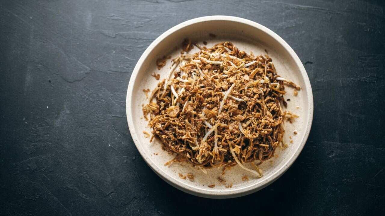 Black garlic mie goreng