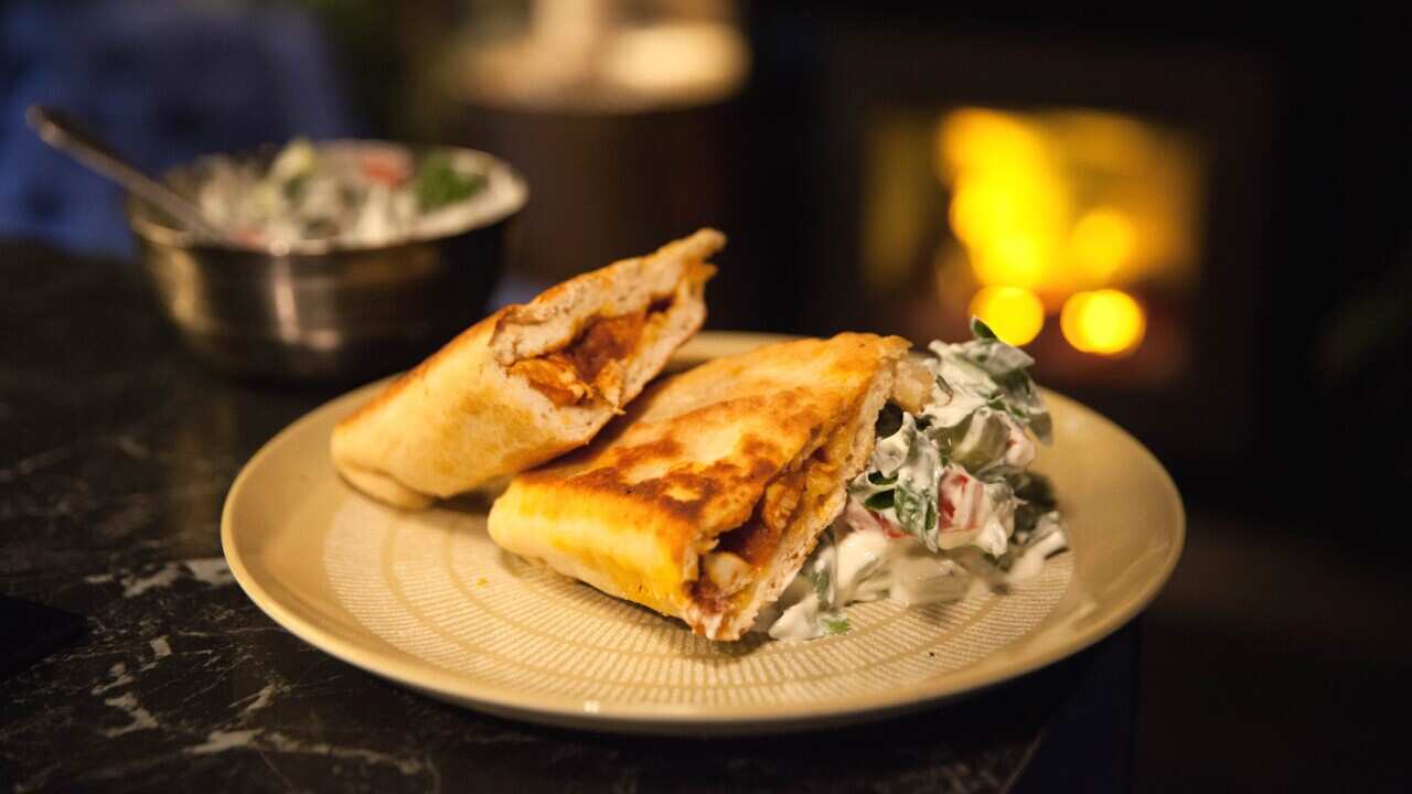 Butter chicken naan bread parcel 