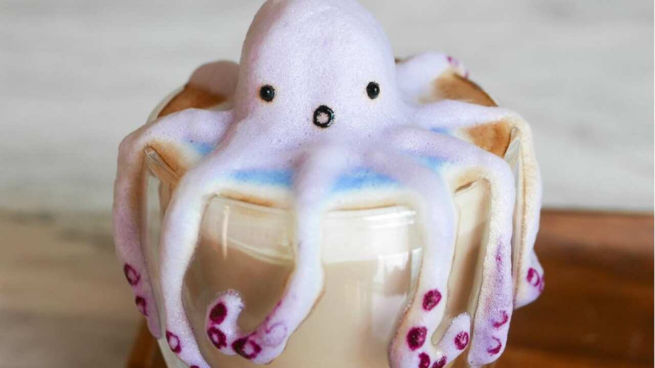 Octopus latte art by Daphne Tan aka periperipeng