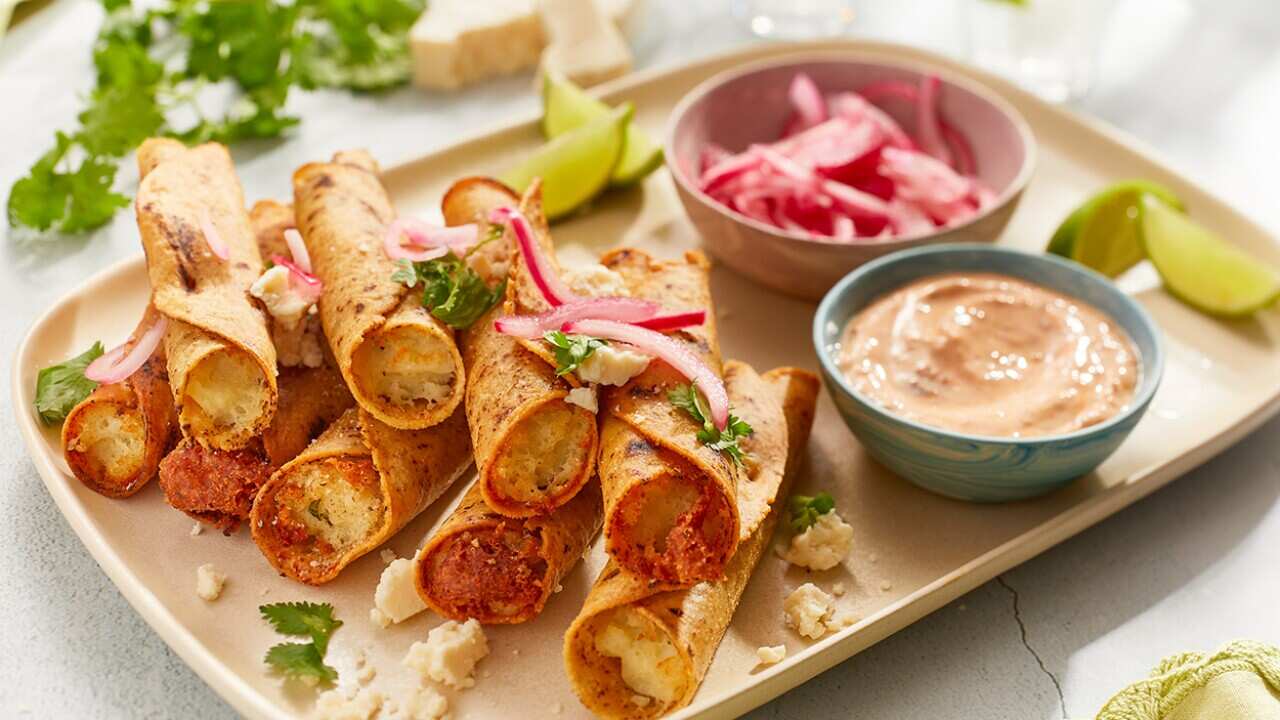 Crunchy potato tacos (Tacos dorados de papa)