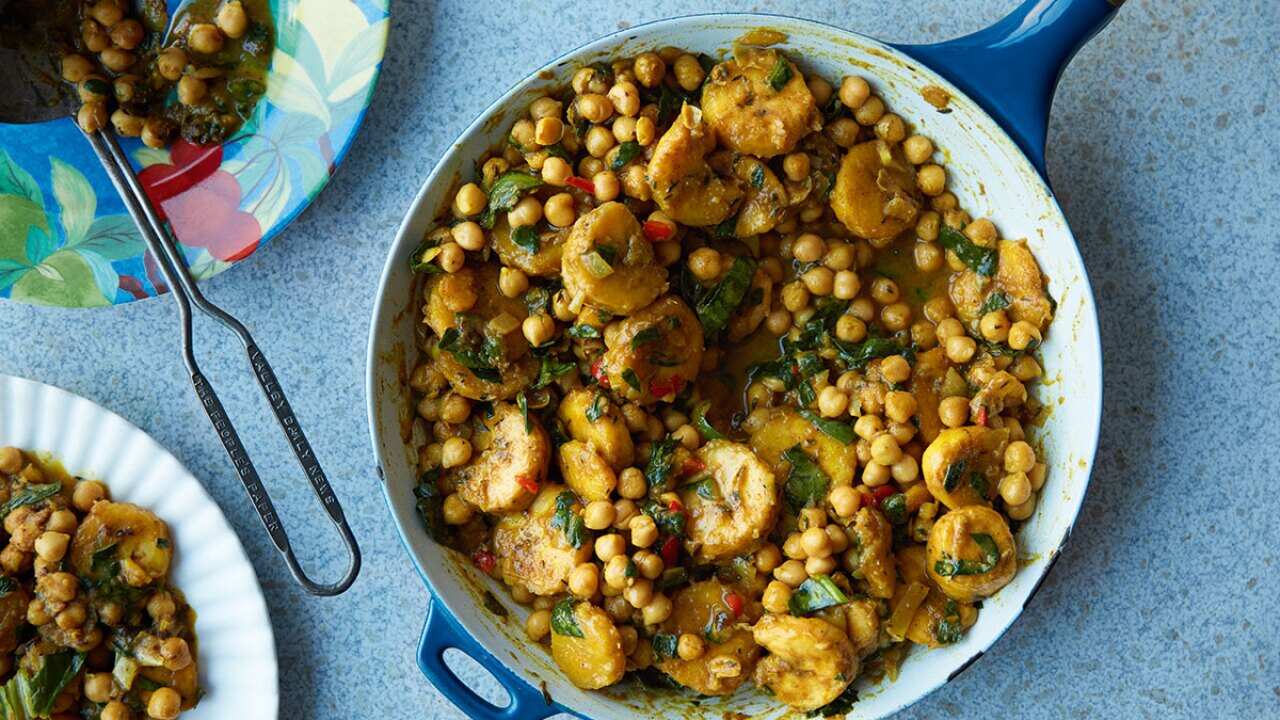 Plantain and chickpea curry 