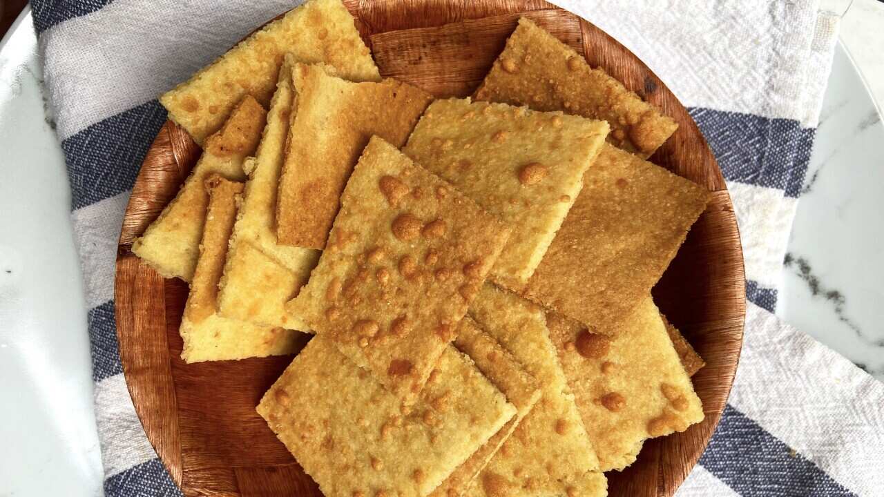 Parmesan crackers in bowl