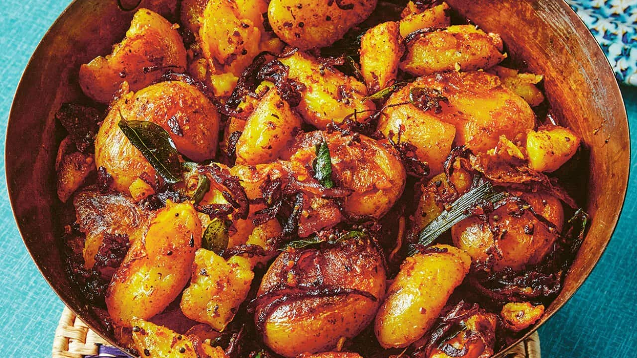 Tempered crunchy fried potatoes with turmeric