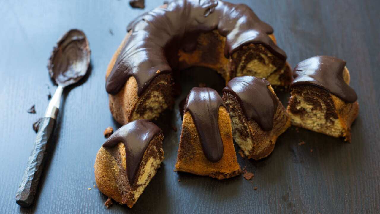 Cinnamon chocolate marble cake