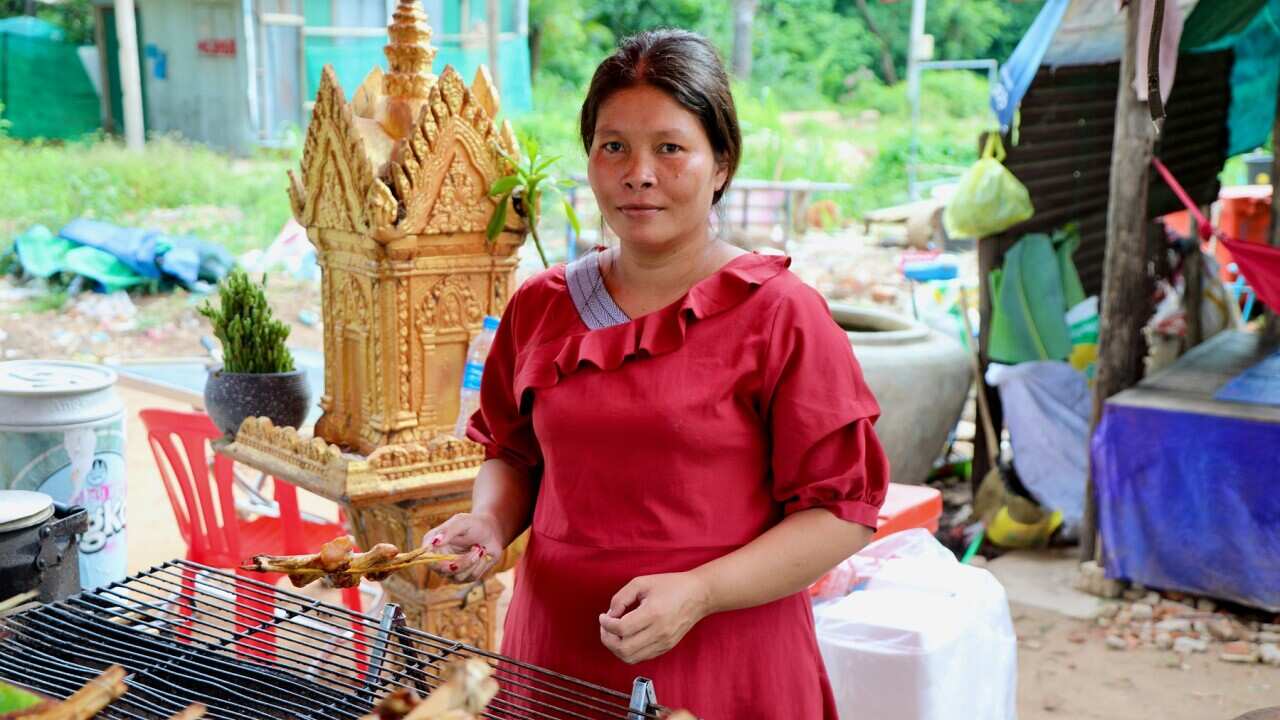 Srey Mom's home and business will soon be demolished (SBS Fernandes).jpg