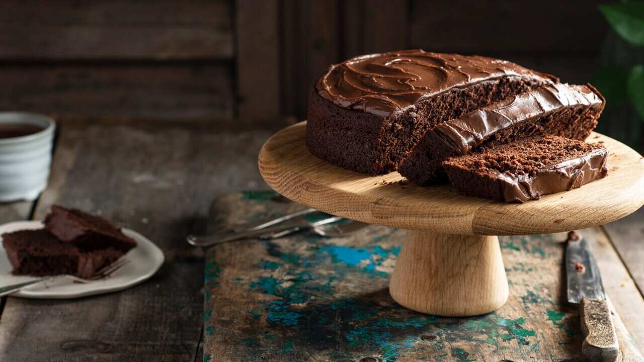 Quick-mix chocolate cake