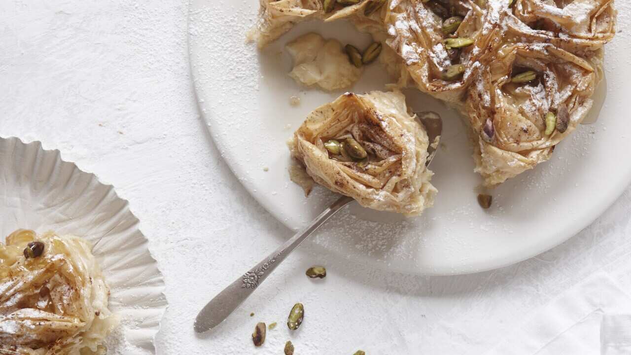 Ruffled filo pie with pistachios and honey