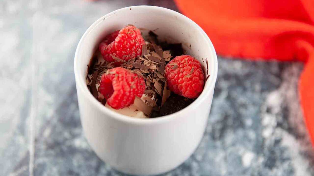 1-minute gluten-free chocolate cake in a cup