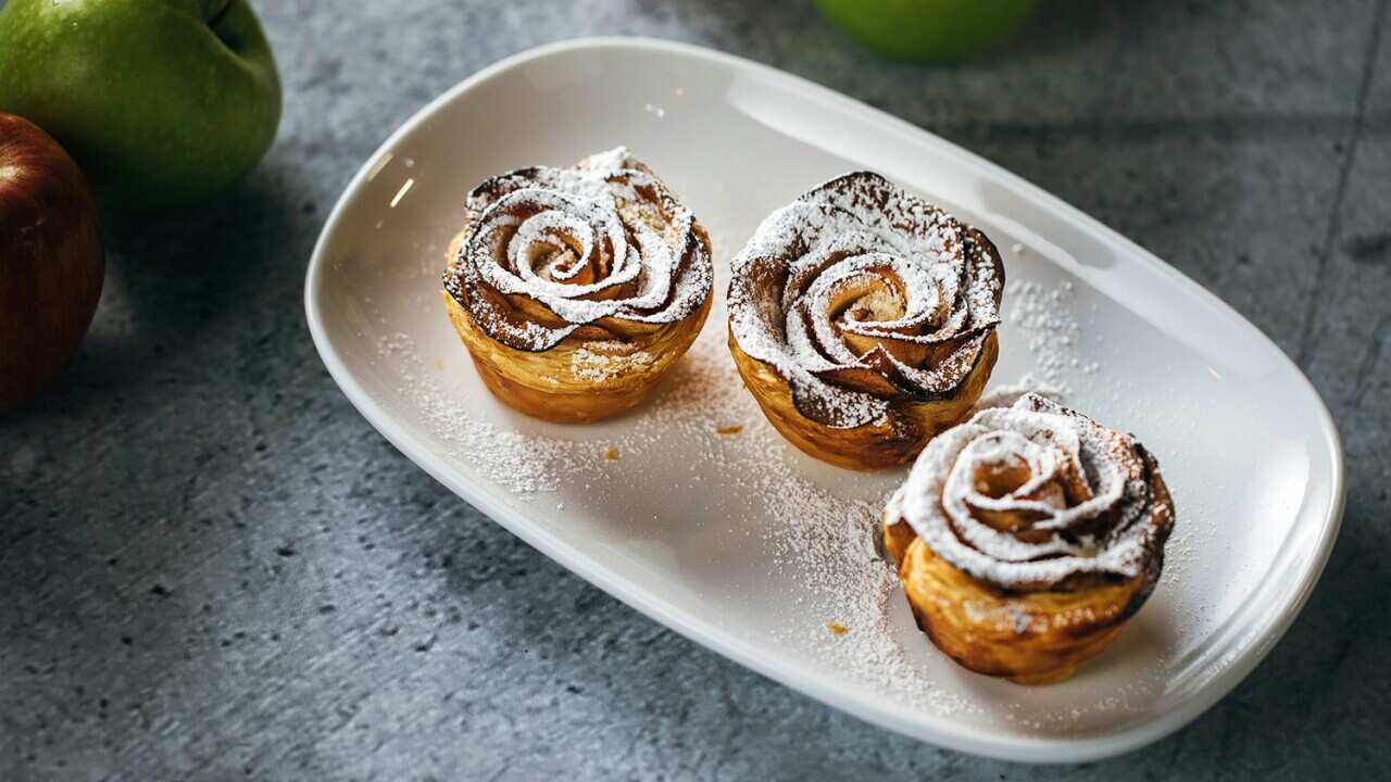 Apple flower tarts