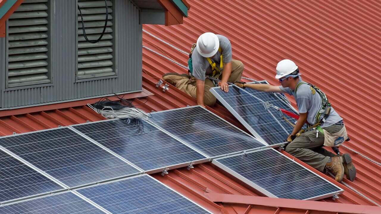 A indústria dos painéis solares poderá trazer mais oportunidades de emprego