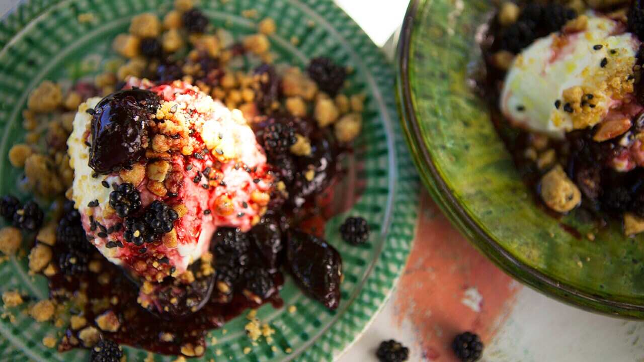 Sweet and salty cheesecake with cherries and crumble