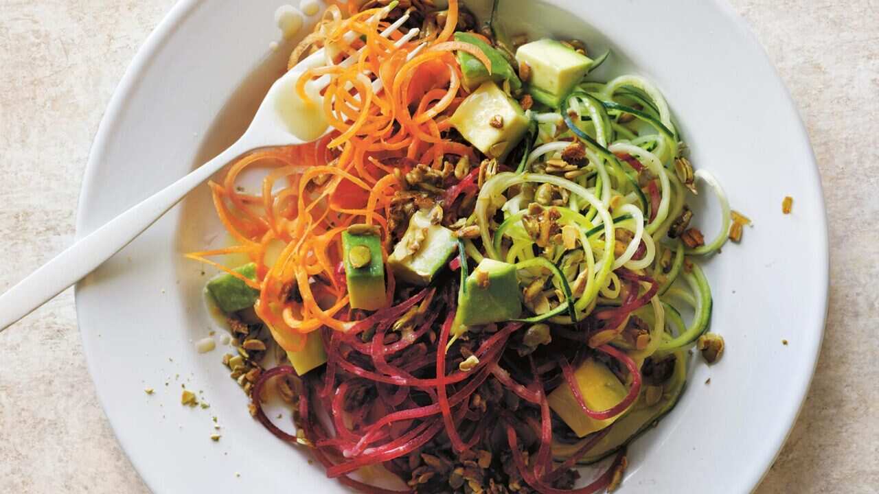 Curly rainbow salad