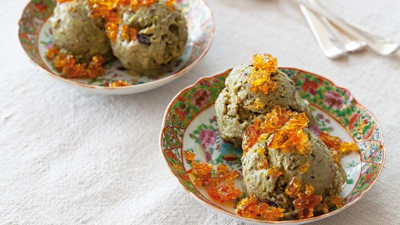 Pistachio ice cream with burnt sugar