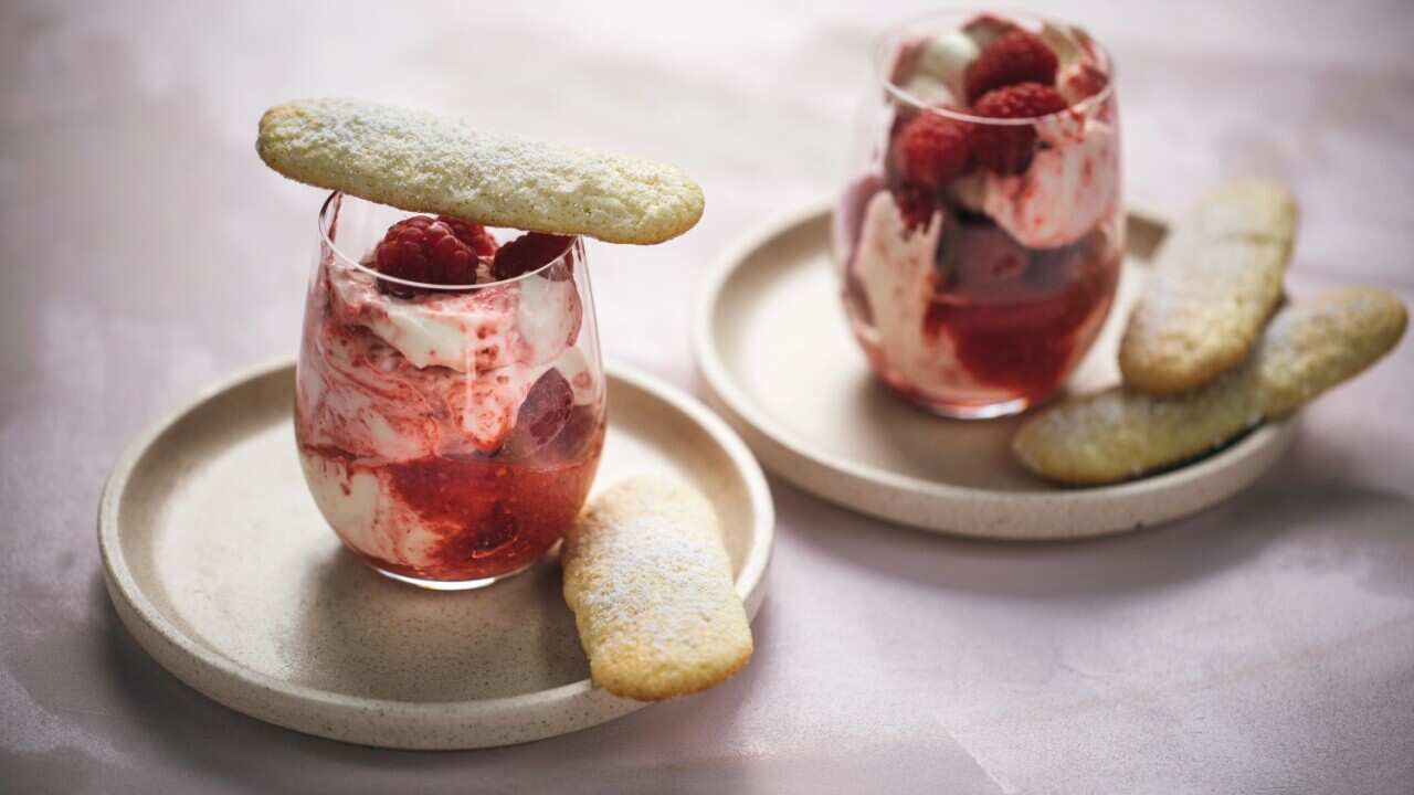 Summer berry fool