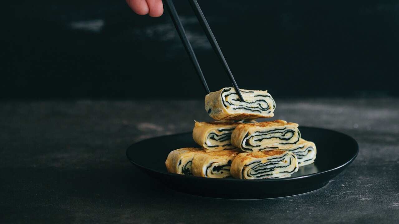 Seaweed egg roll (gim gyeran mari)