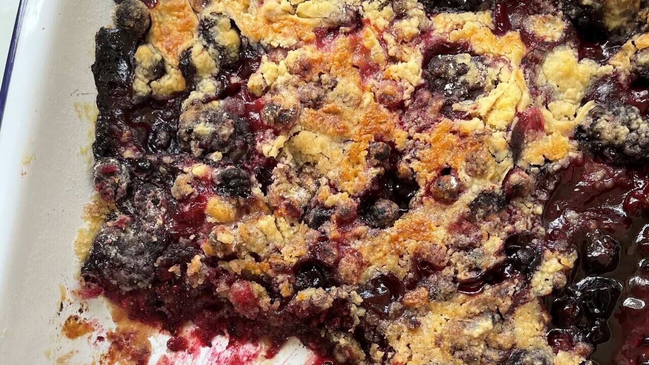 Frozen fruit dump cake