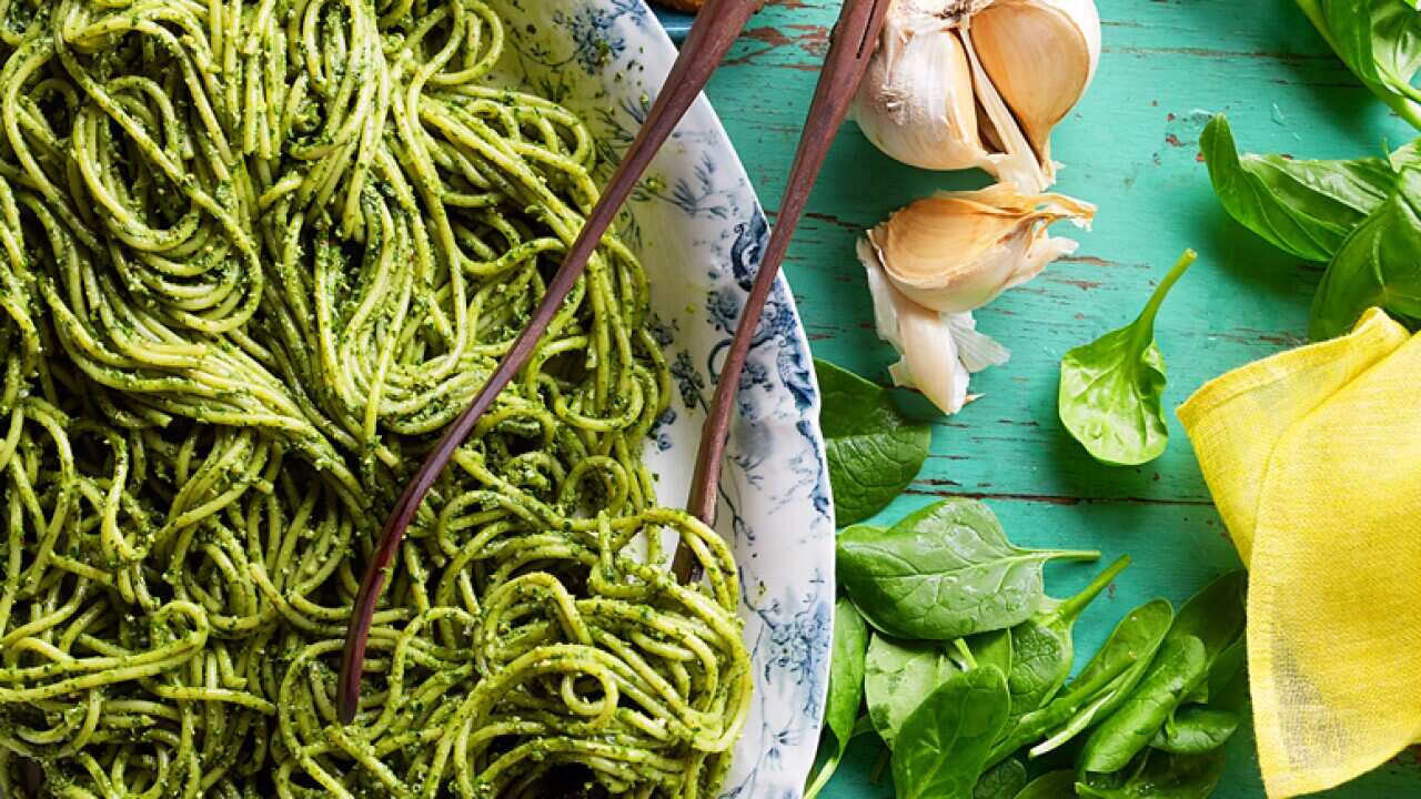 Peruvian-style spaghetti pesto (tallarines verdes)