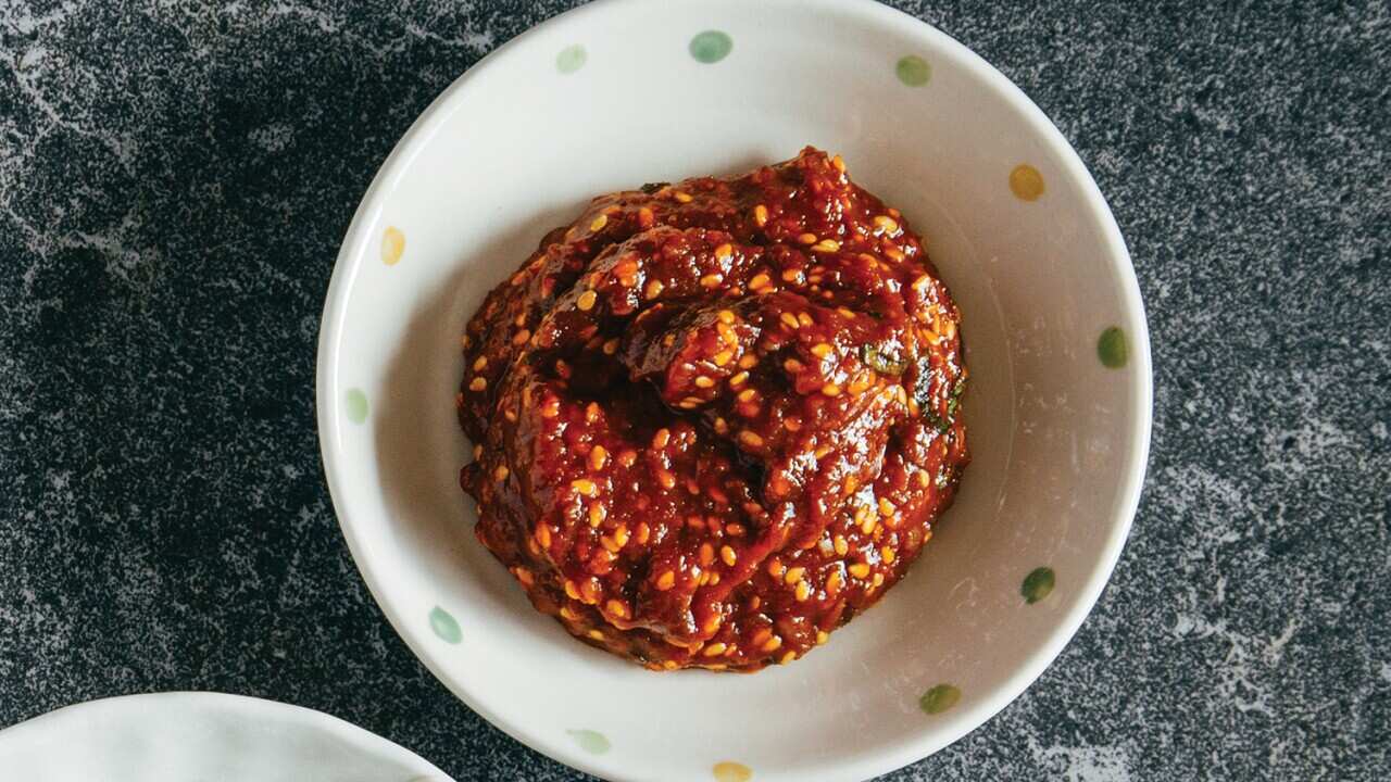 Spicy dipping sauce (ssamjang)