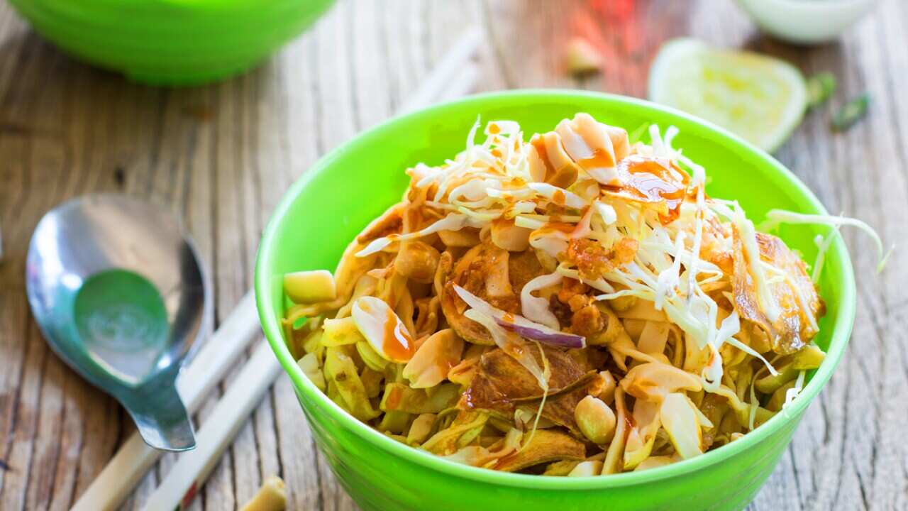 Noodle salad (khauk swe thoke)