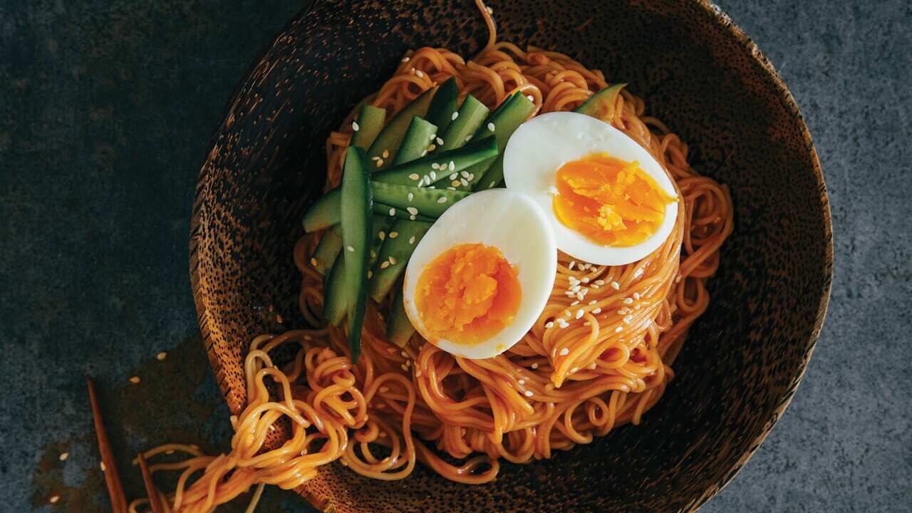 Spicy mixed noodles (bibim guksu)