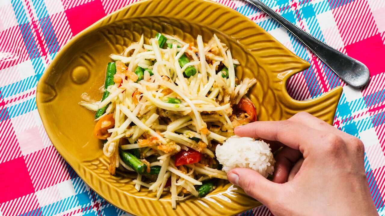 Papaya salad (som tum Thai)