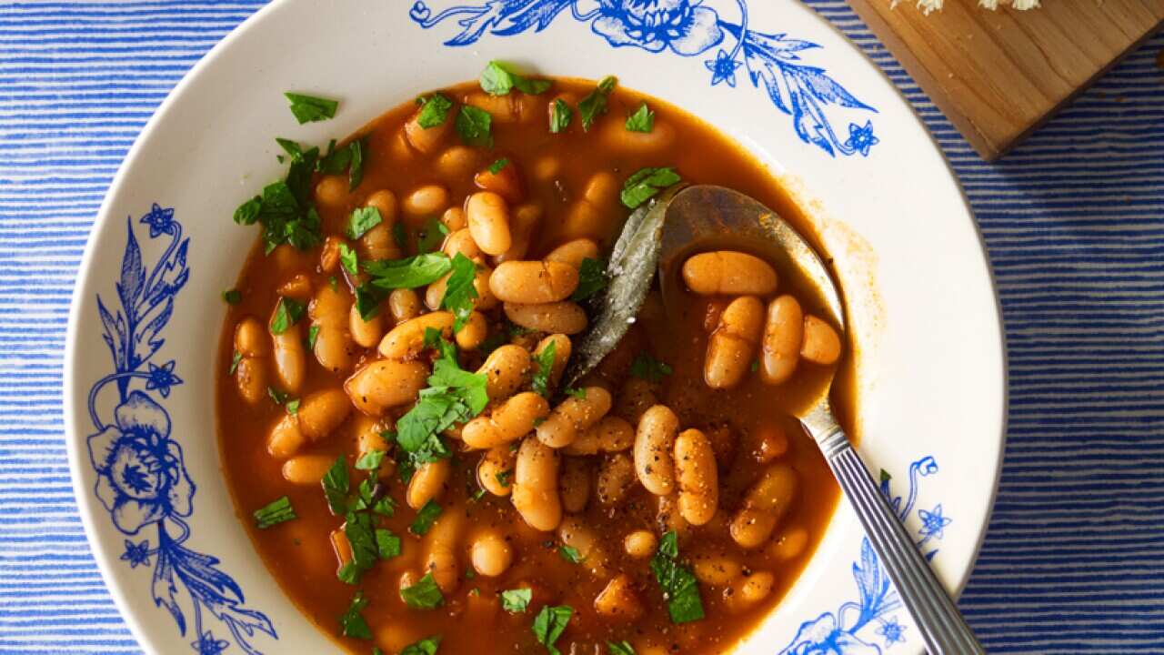 Greek bean soup (fasolada)