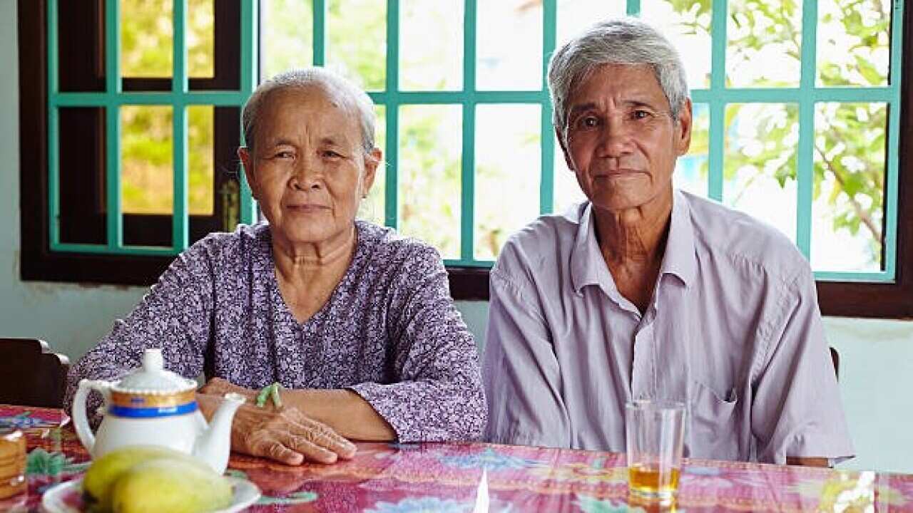 Đôi cao niên vui sống