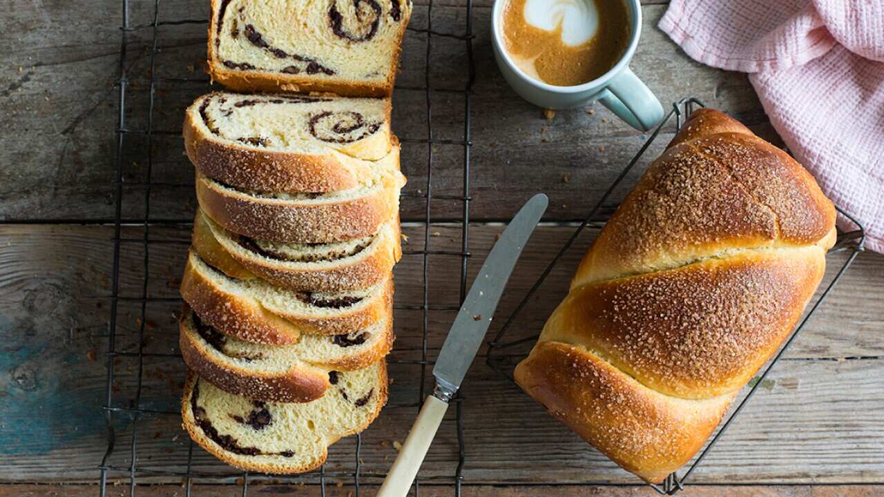 Romanian sponge cake (cozonac)