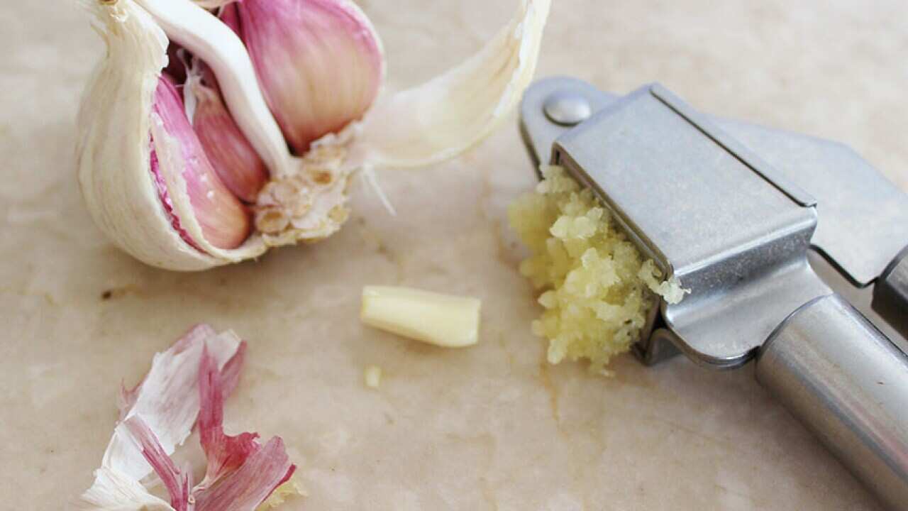 mashed garlic, coronavirus myth, home remedies