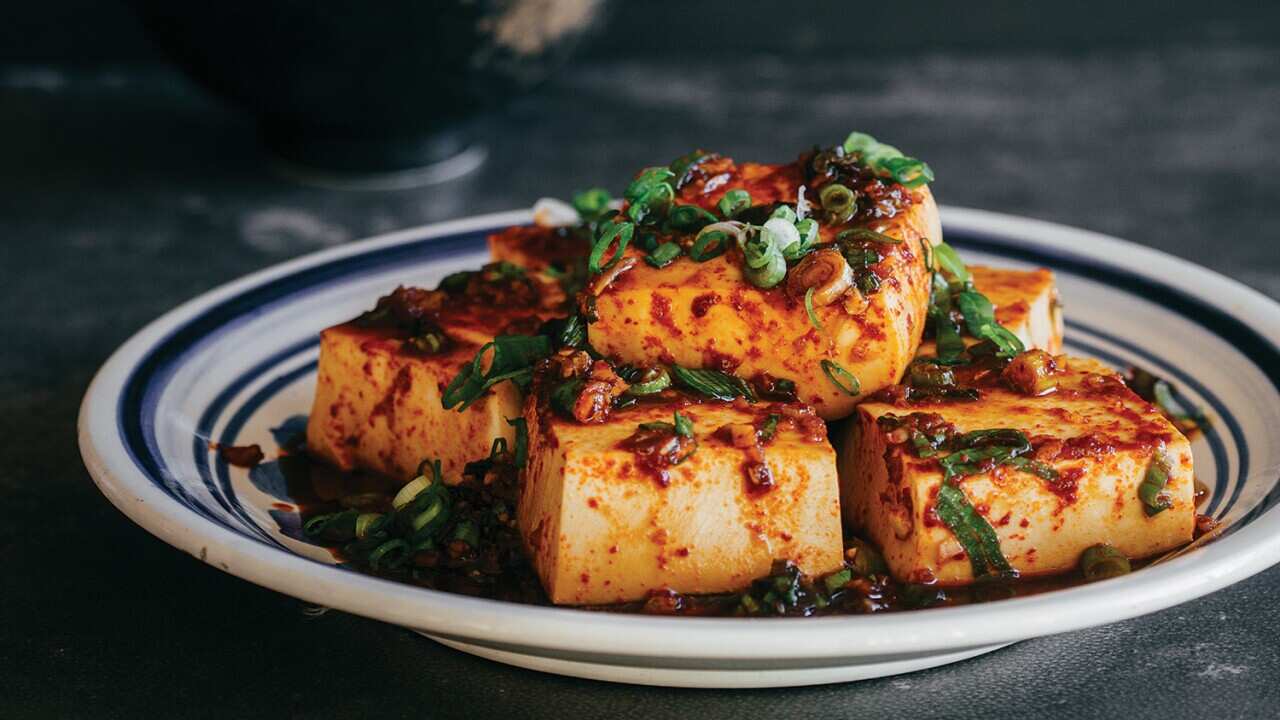 Braised tofu (dubu jorim)