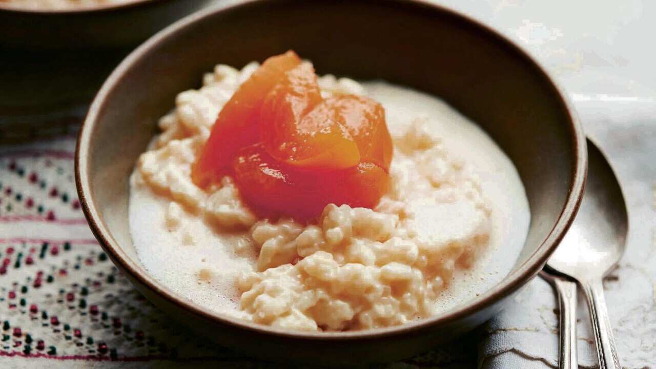 Apricot rice pudding with wine Sauce