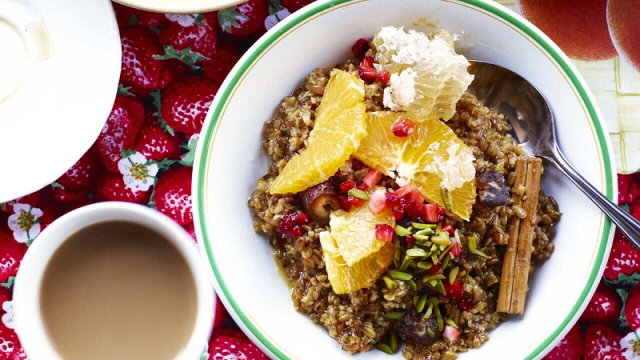 Sweet freekeh with dates and honey