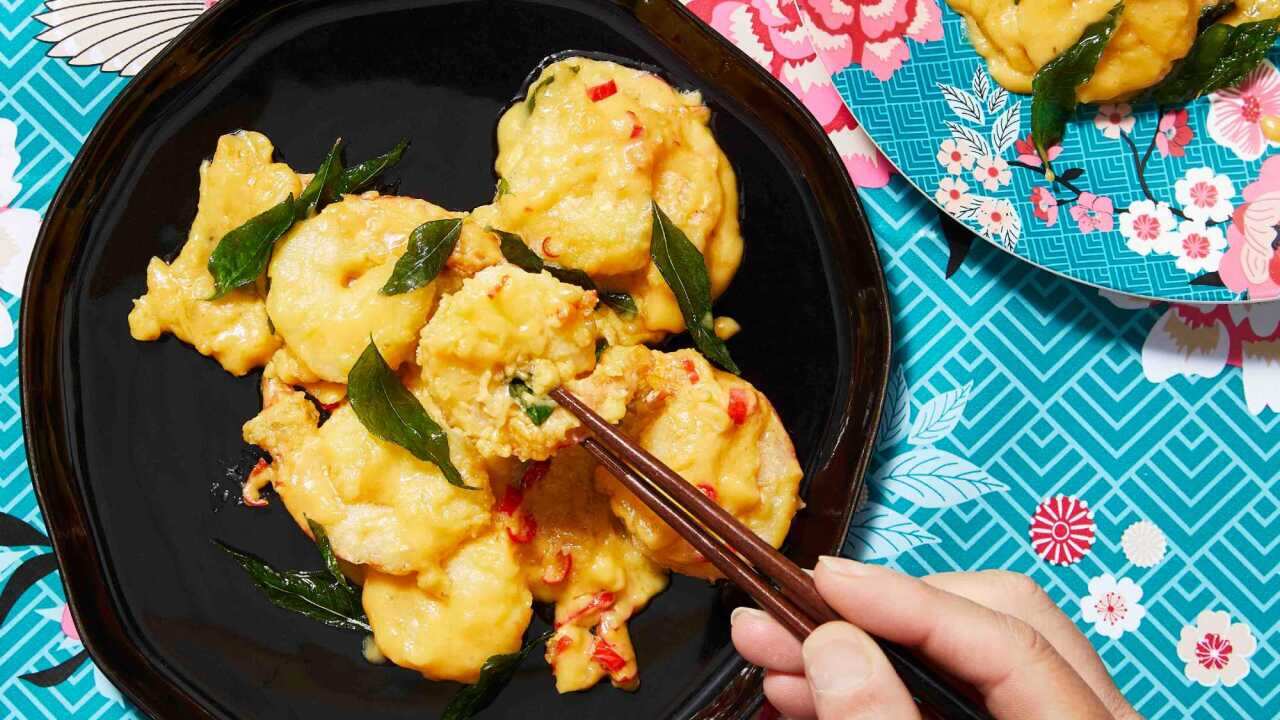 Udang goreng telur masin (Salted egg yolk prawns)