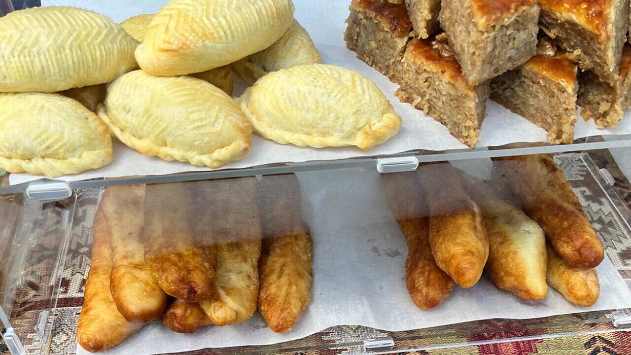 Food at the Laziz market stall 