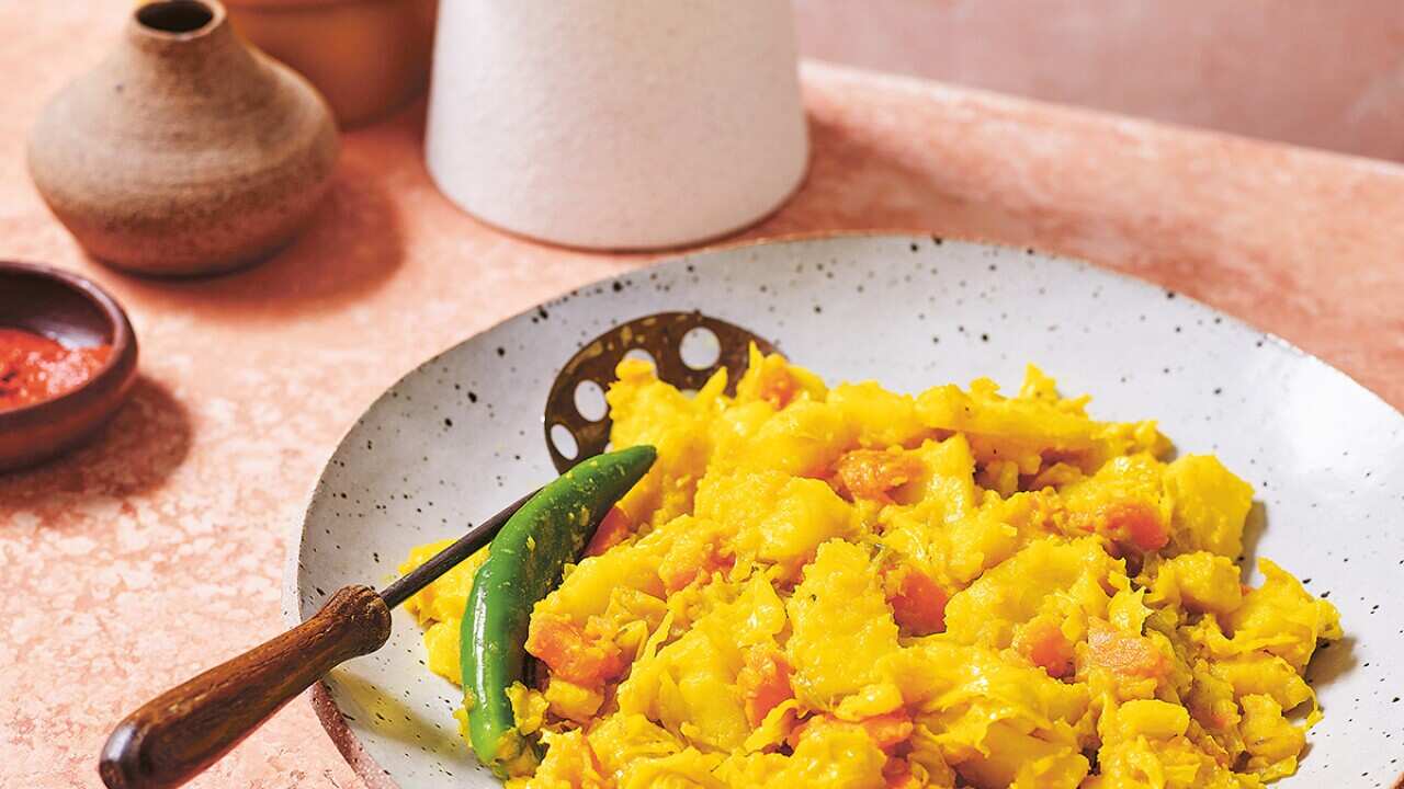 Potato, cabbage and carrot stew (dinish)