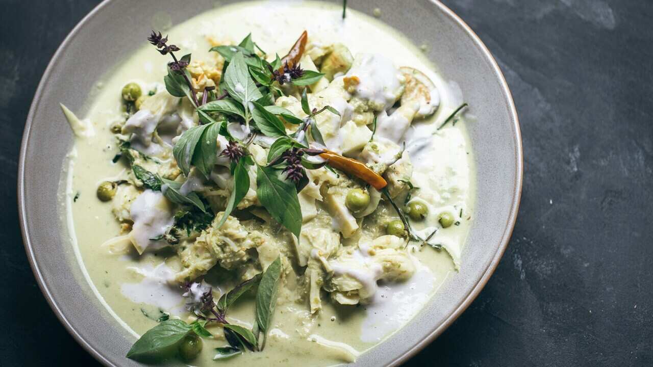 Green lobster curry