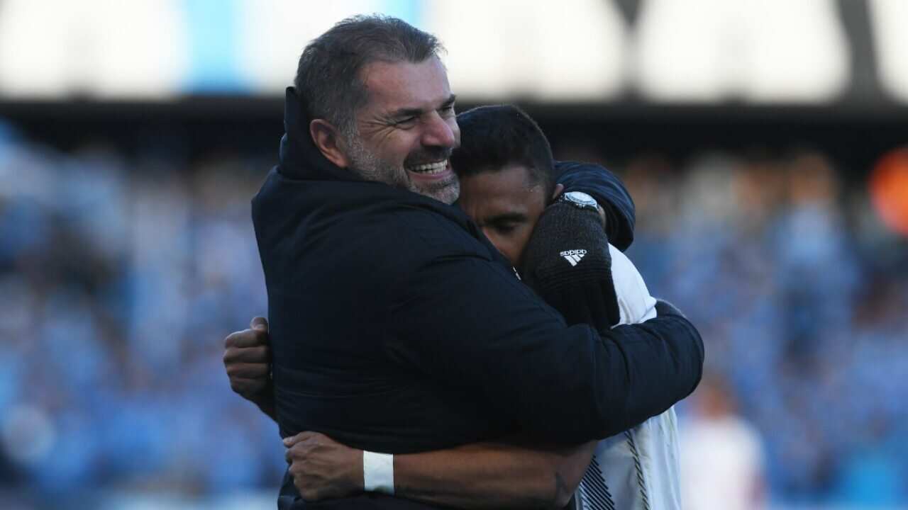 Ange Postecoglou and Erik of Yokohama F. Marinos celebrate a goal