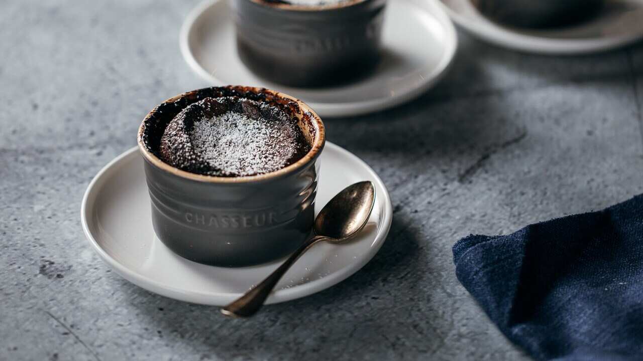 Self-saucing chocolate puddings