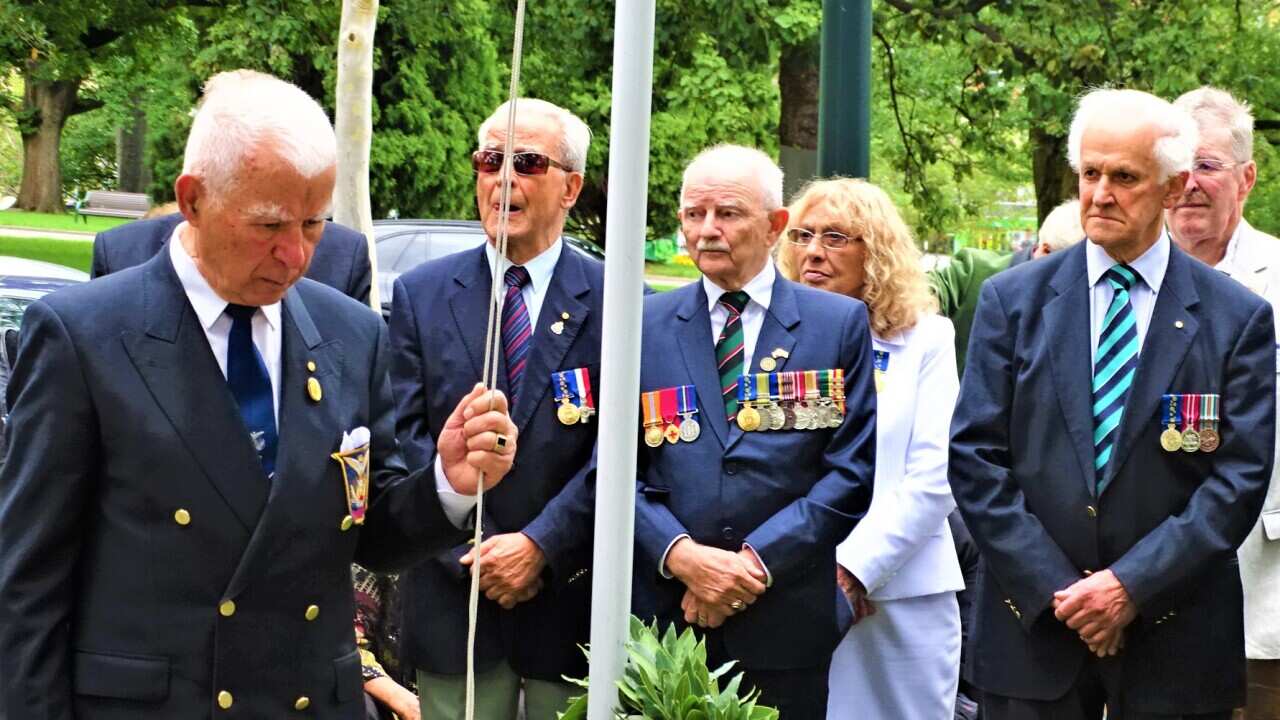 Greek Australian war veterans from the Hellenic RSL pay tribute to the heroes of the 1821 Greek War of Independence. 