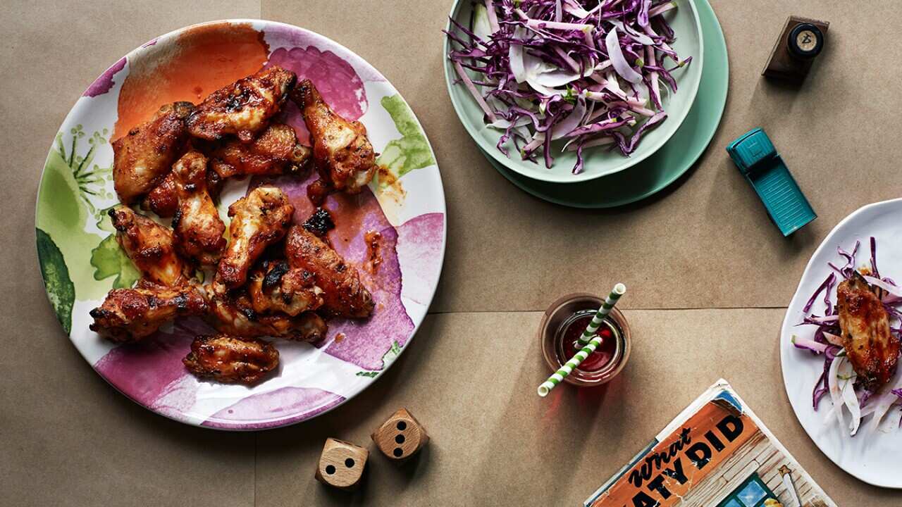 Hot wings with red cabbage, apple and fennel slaw